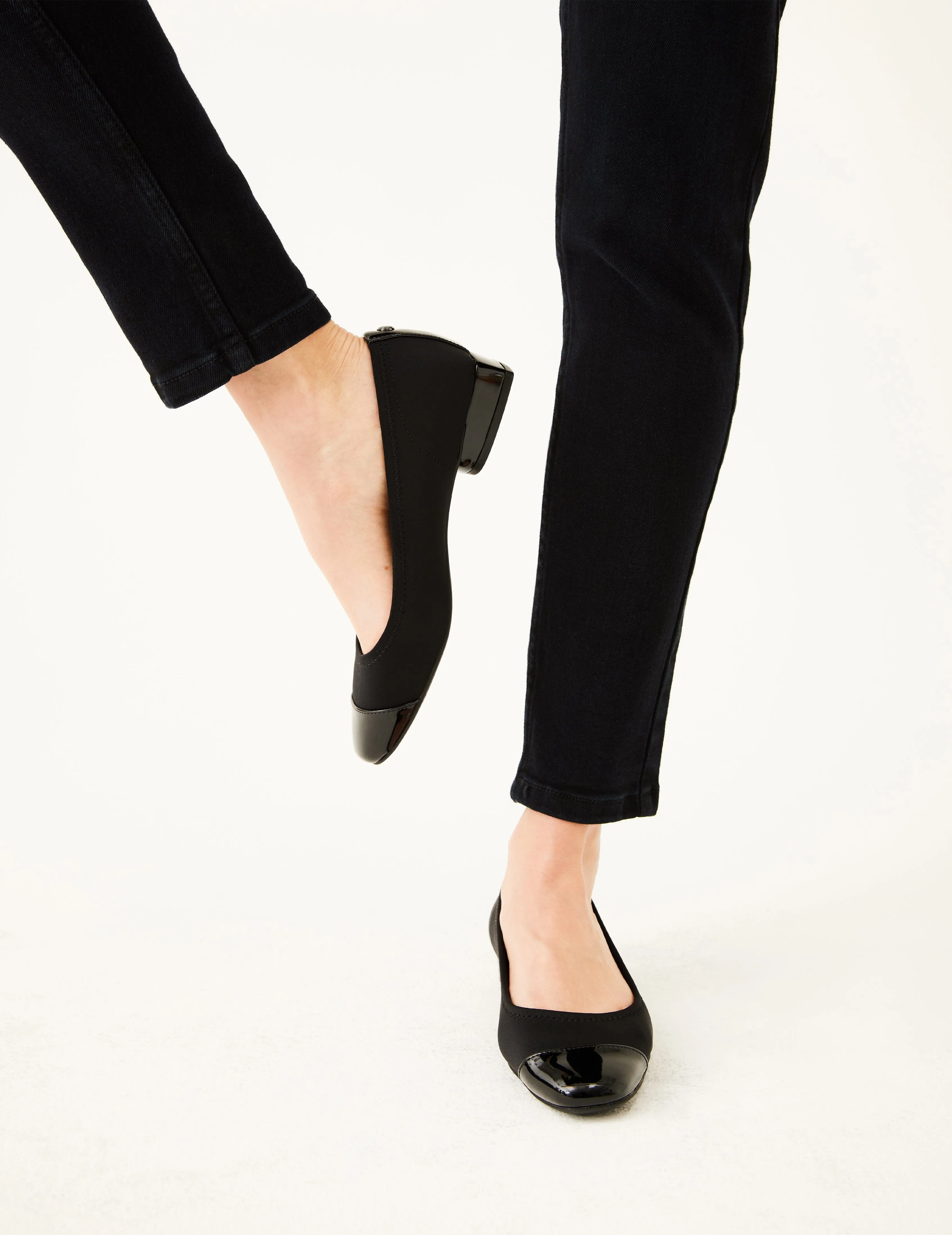 Carlie Flat